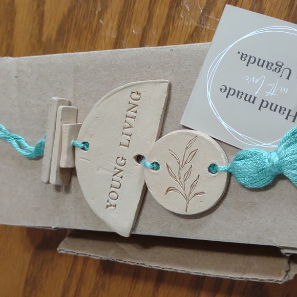 Young Living Clay Diffuser Ornament Hand Made Uganda New with indentions - Picture 3 of 4